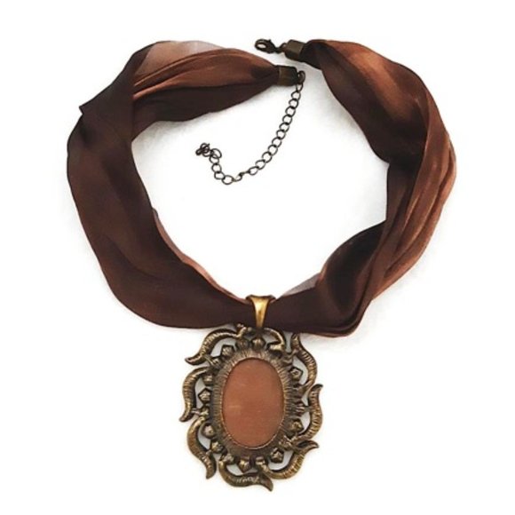 BROWN Satin Cameo Crystal Brass Pendant-Necklace - Picture 6 of 7